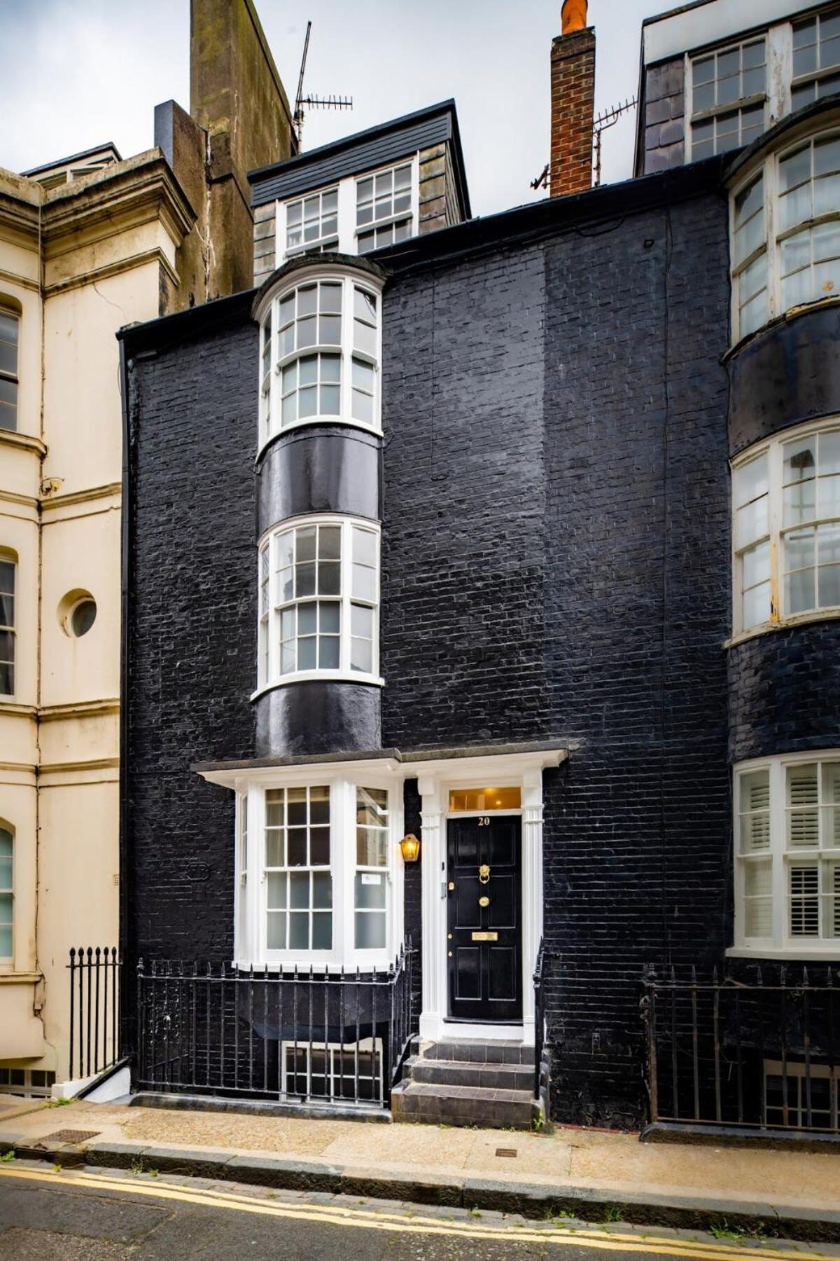 Host & - The Charles Street House