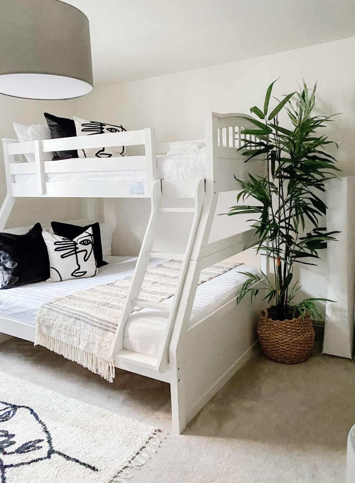 Host & - The Charles Street House